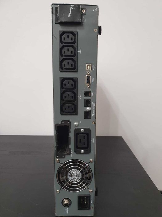 UPS Socomec NRT-U1700 1700VA 1200W Tower, baterii noi schimbate