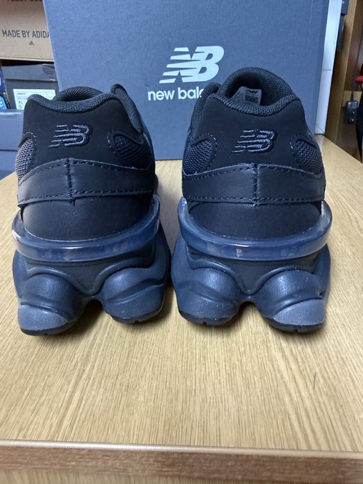 Addiasi New Balance 9060 marimea 42 noi, originali