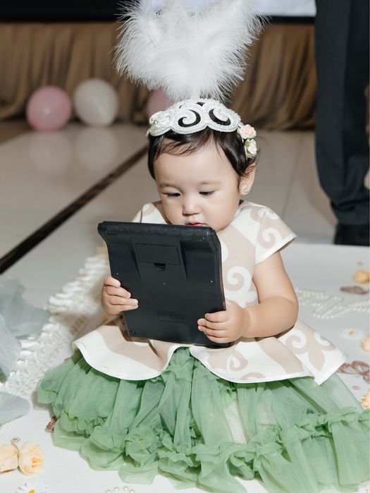 Продам парный камзол , в подарок шапочки