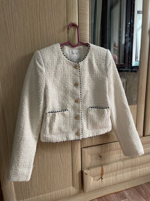 Киімдер сатылады