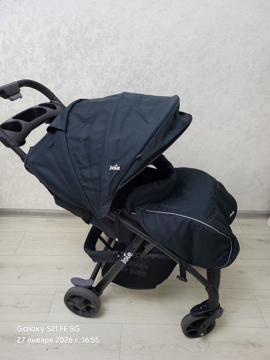 Продам коляску Joie