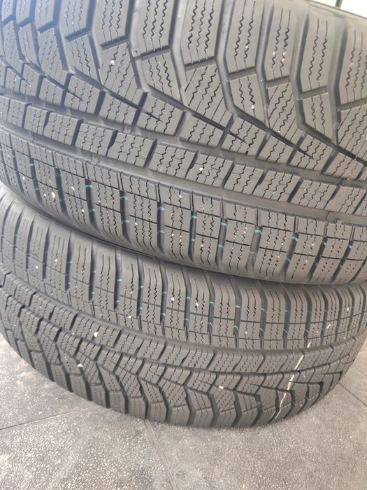 2 бр зимни 205/55/17 Hankook