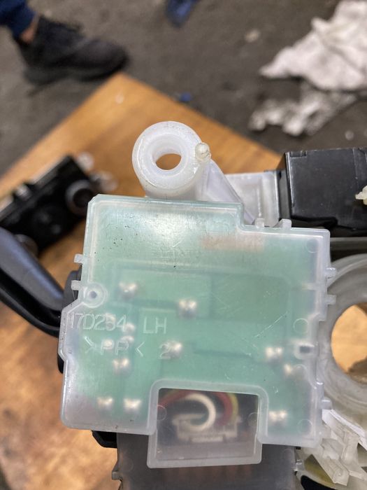 Mazda CX-7 2.2d 4x4 2010год Лентов кабел и лостове