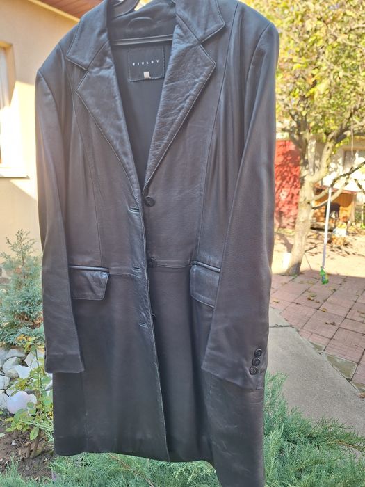 Vând haina de piele