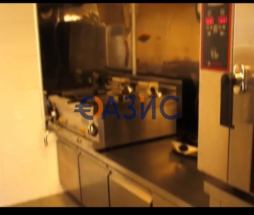 Заведение в центъра на Несебър (67 кв. м + 40 кв. м) с действащ