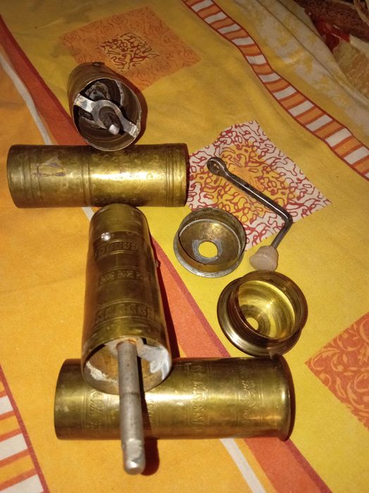 Râșniță cafea alamă vintage