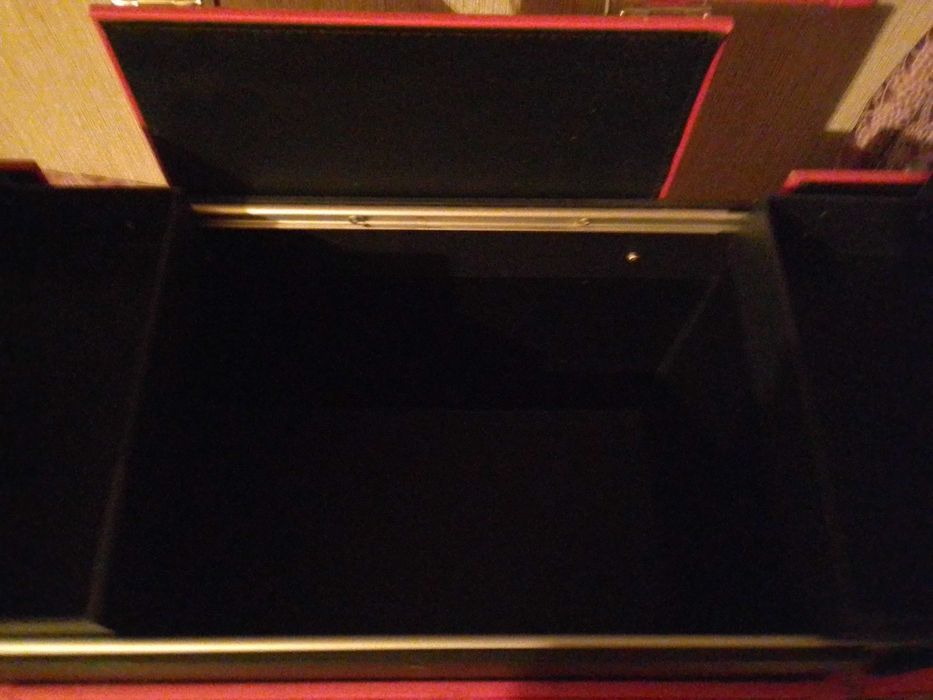 Куфар за гримове