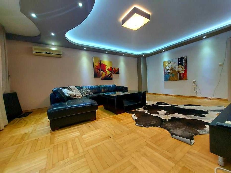 Дава се под наем Четиристаен апартамент в Бургас, Център - 160 кв.м за 408 € - Снимка #16