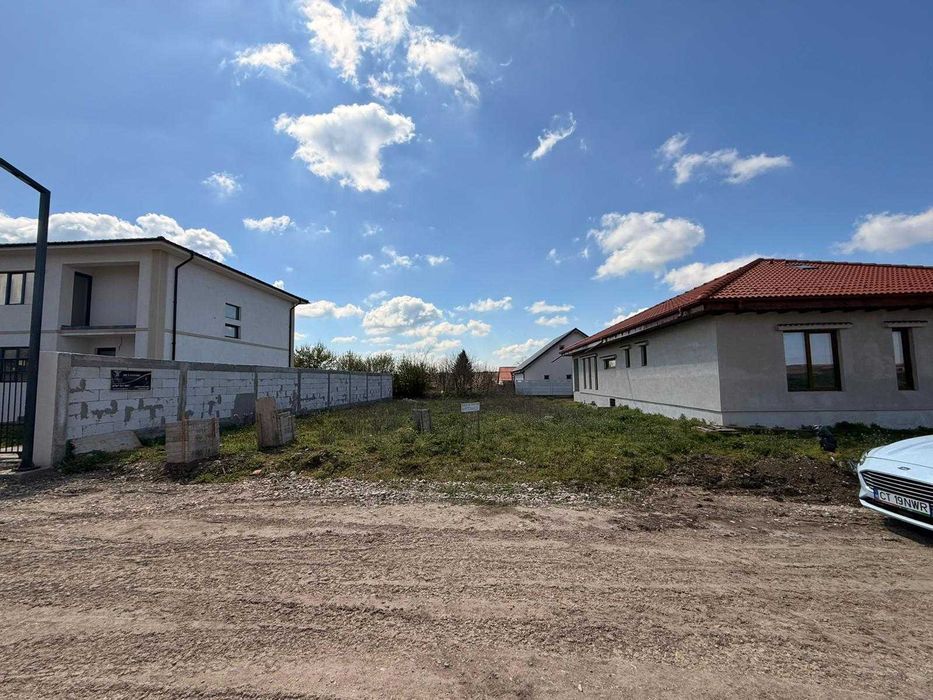Teren intravilan pe partea dreapta Valu lui Traian, zona foarte buna, cartier nou