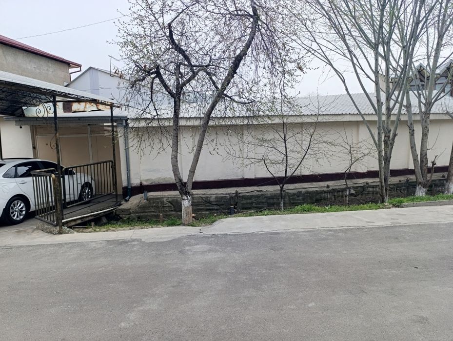 Uy sotiladi srochna LIMONARIYA