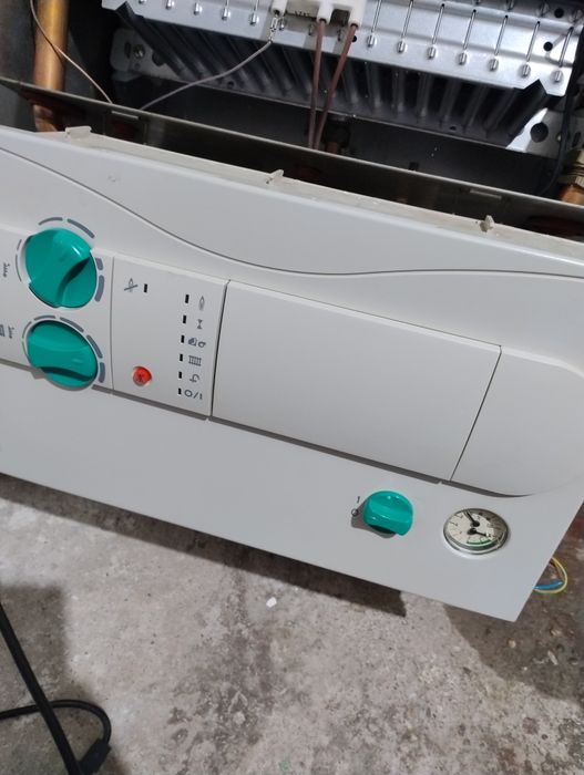 Cetrala vaillant cu pompa defecta  pentru piese 500 lei