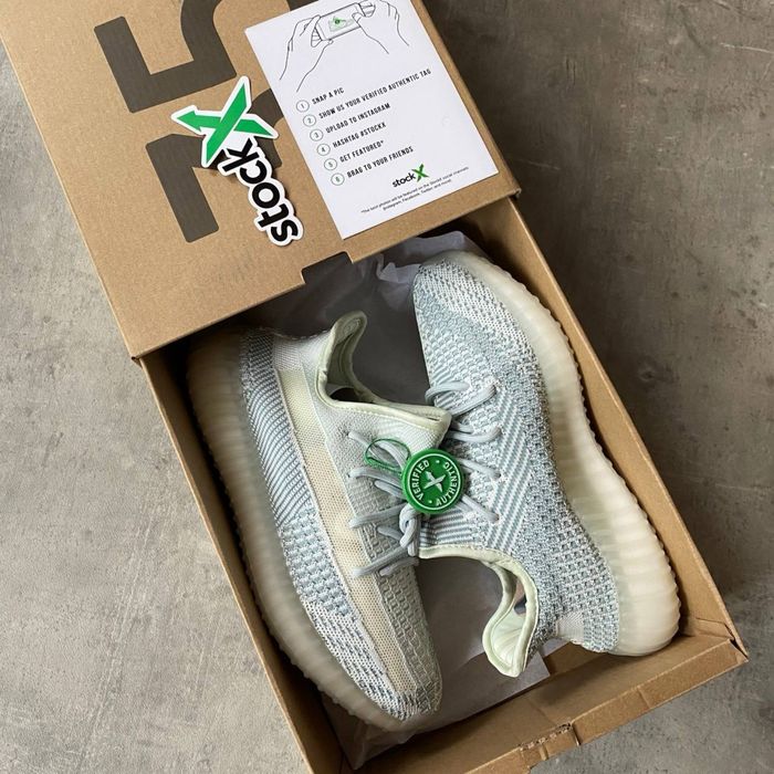 Отново Yeezy Boost 350 V2 “CLOUD WHİTE”