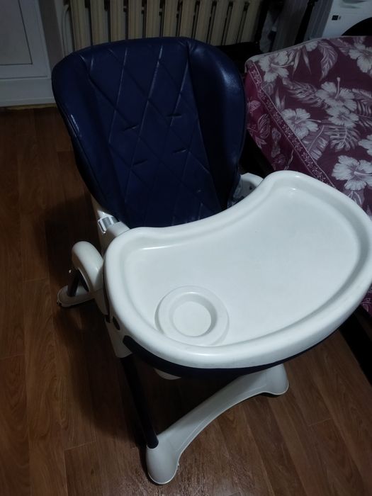 Продам батут детский, стульчик и автокресло.