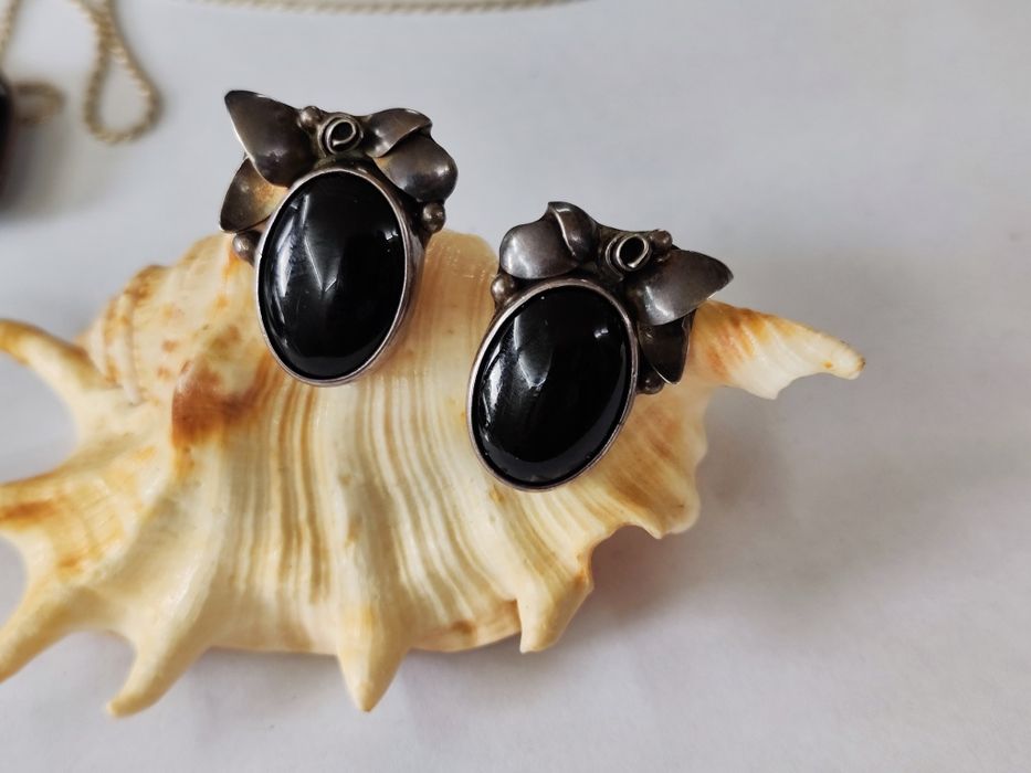 Сребърен комплект с оникс обеци и колие