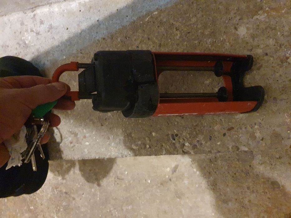 Pistol  pentru  ancore  chimice