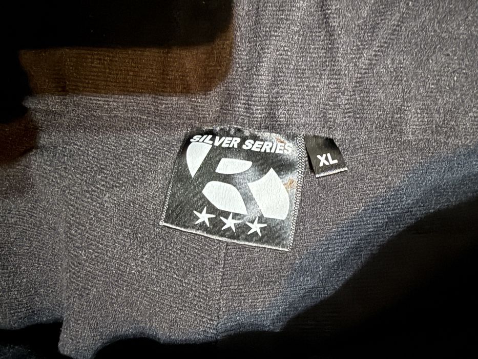 Vând 2 perechi de pantaloni de schi snowboard de bărbați XL