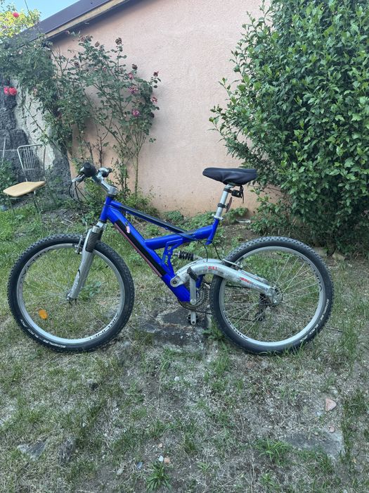 Bicicleta full suspension
