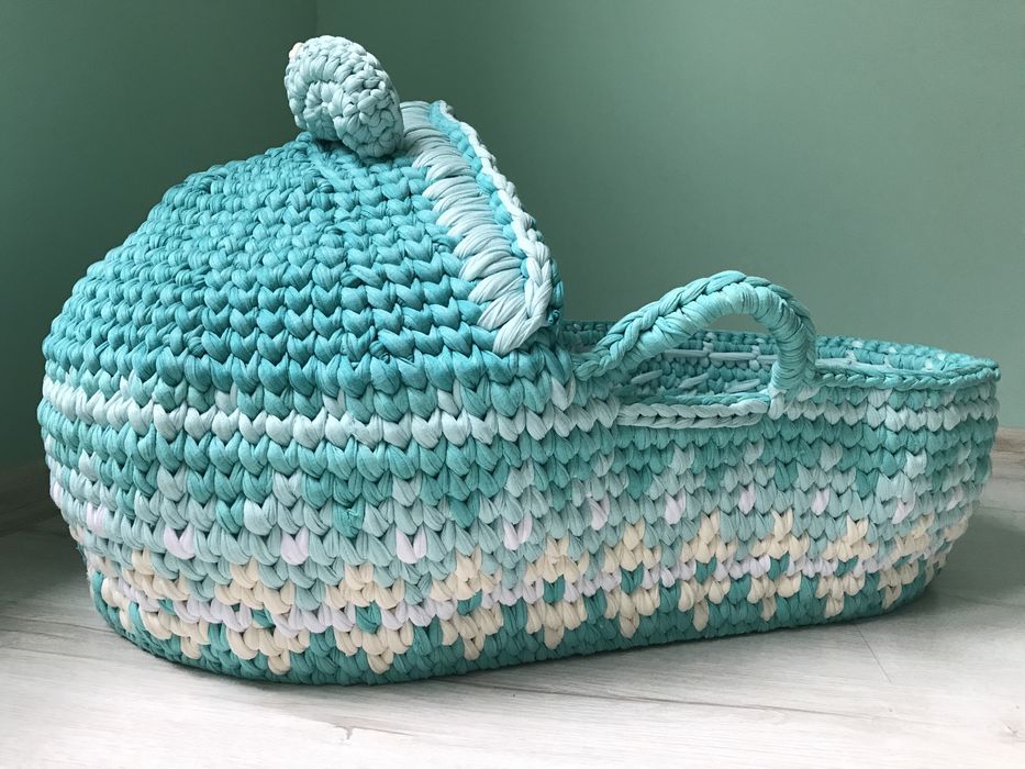 Плетен кош за новородено