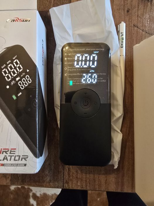 Компресор за помпене на гуми с дигитален манометър