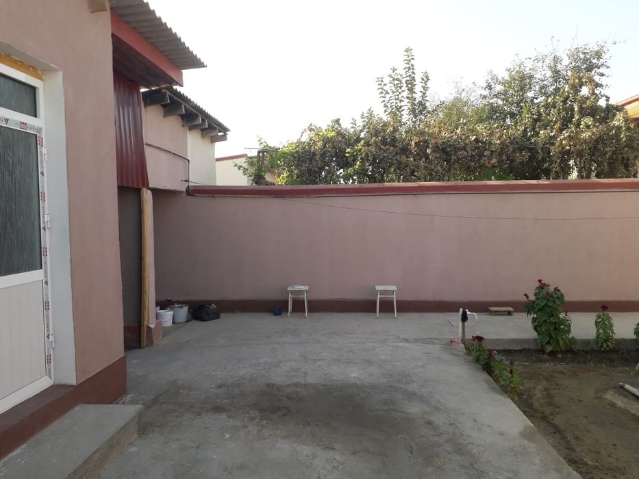 Янгиер ш,  Магнит магазини оркасида, 4 хонали, 2 сотокли, дарвозали бу