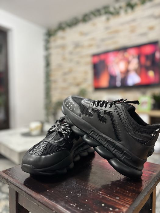 Versace chain reaction