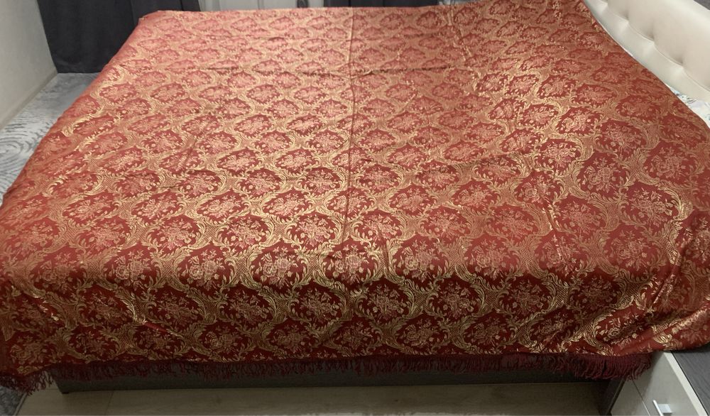 Чисто нова жакардова кувертюра за спалня, с ресни