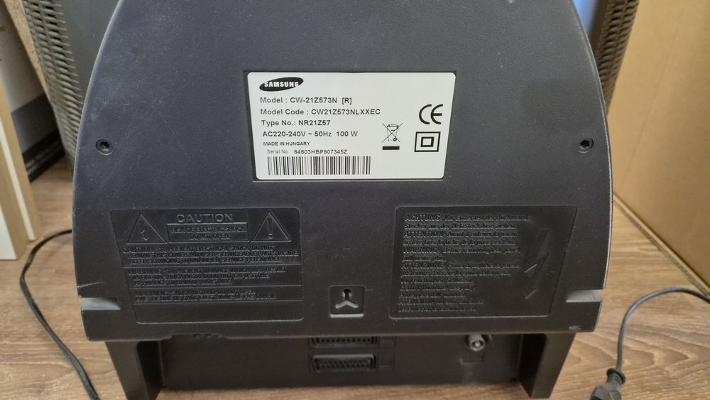 2 TV Samsung Model CW-21Z573N