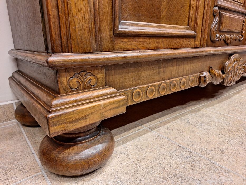 Комод,  скрин, бюфет,  шкаф с дърворезба