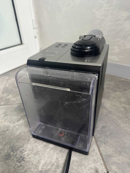 Капсулна кафемашина Nespresso Lattissima Plus Espresso Machine EN520S