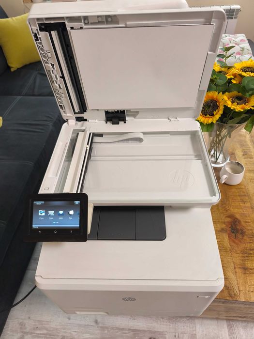 Продавам мултифункционално лазарно устройств HP Color Jet Pro MEP M477
