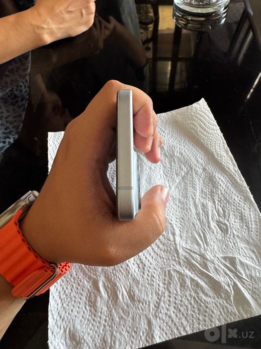 Телефон iphone 15