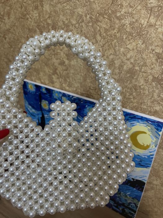 Сумка из бусин белое