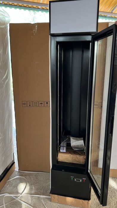 Vitrina frigorifica slim cu racire ventilata