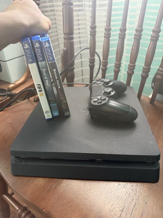 Play station 4slim