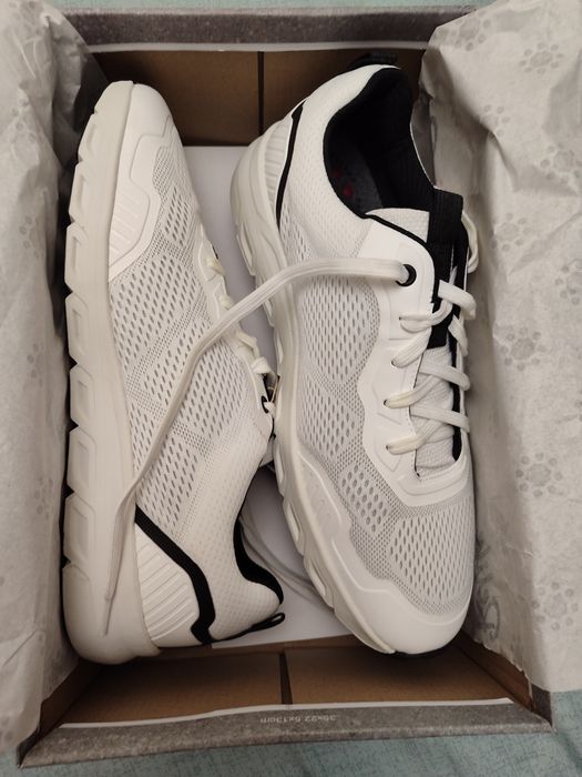 Продам кроссовки летние