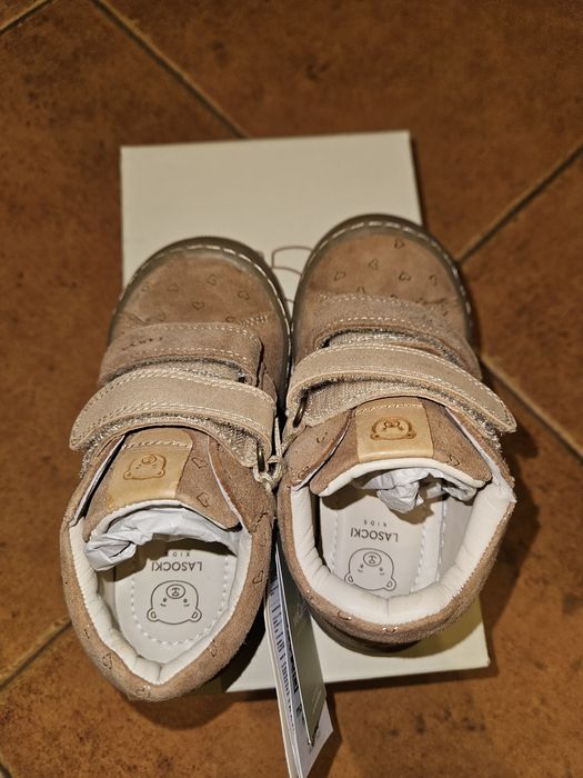 Нови обувки Lasocki, 24 номер