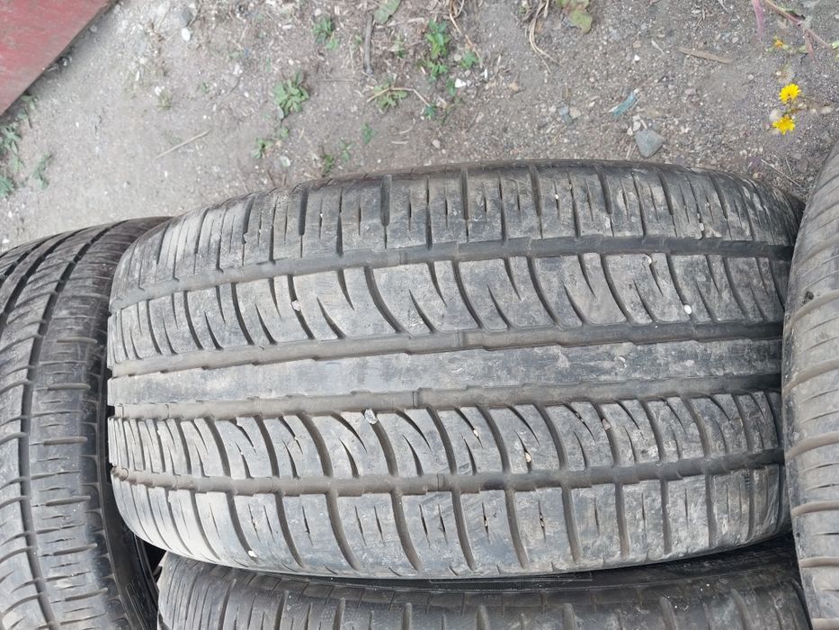 4 шины Pirelli 265 35 ZR22.