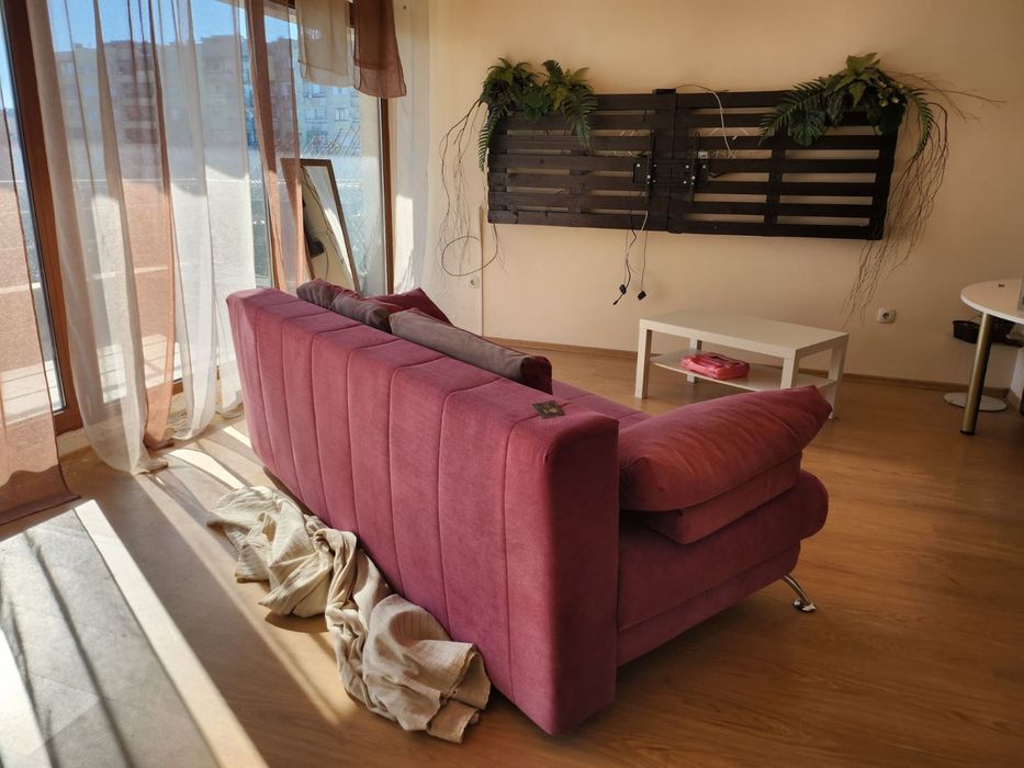 Разтегателен Диван Розов със 4-тири възглавници