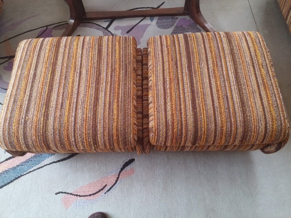 Употребяван разтегателен диван и фотьойли