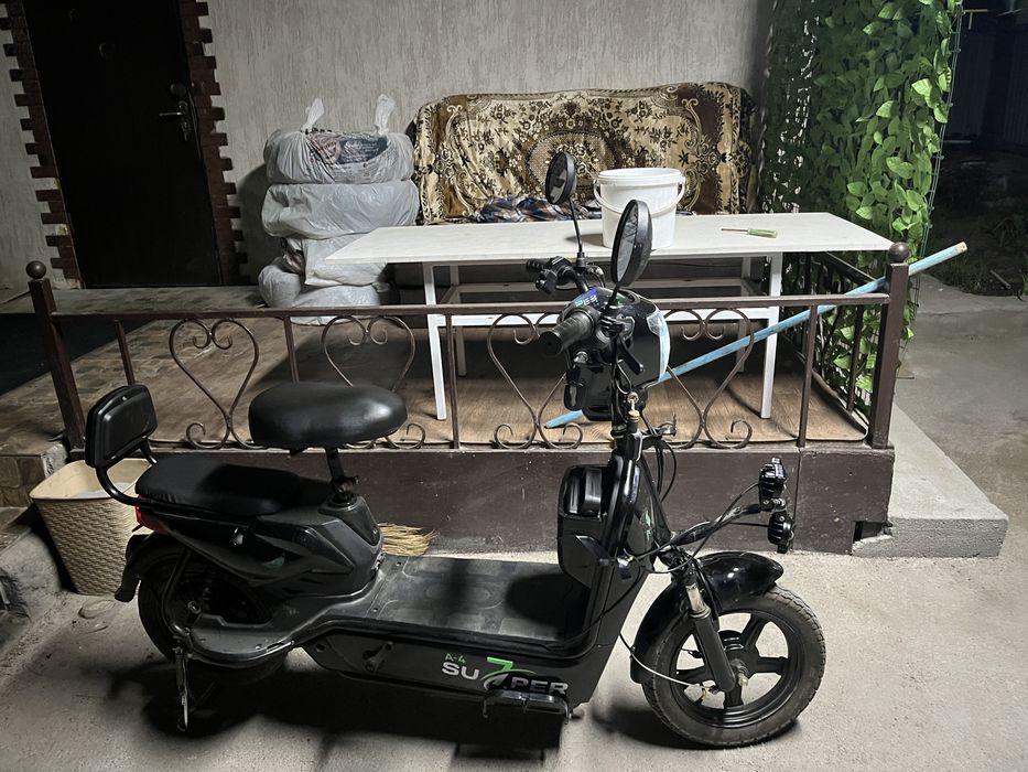 Электроскутер-электровелосипед