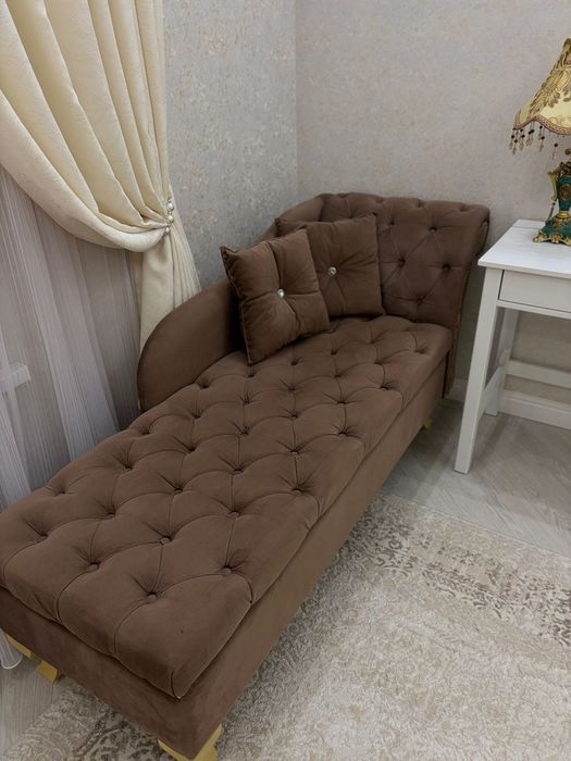 Диван коричневый