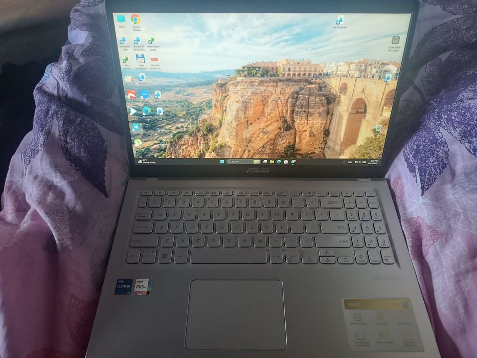 ASUS VivoBook Intel Core i5 / SSD / Holati yaxshi