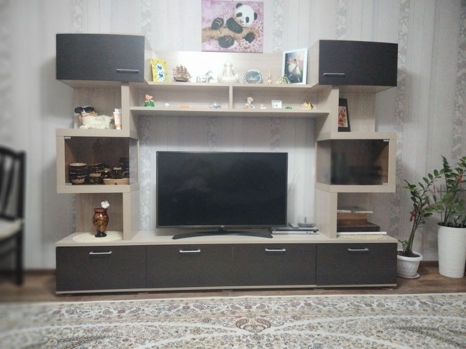 Продам Горка для гостиной