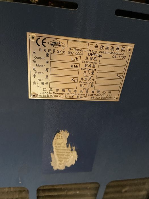 Marojni muzqaymoq apparati freezer firizir. Muzqaymoq tayyorlagich