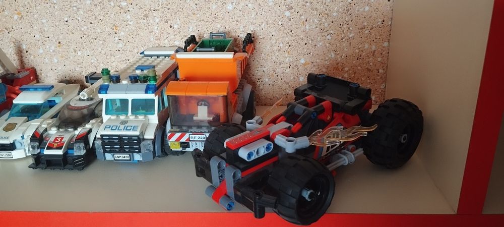 Продам Лего фигуры машины