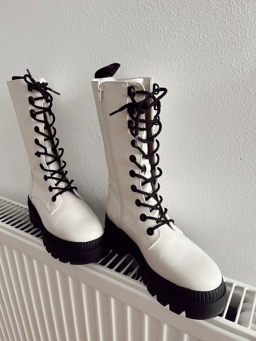 Ghete/ Bocanci crem/bej