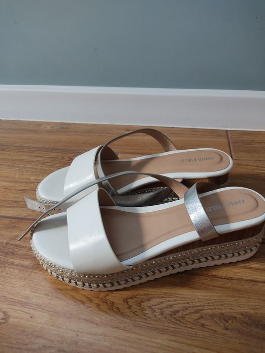 Дамски бели сандали