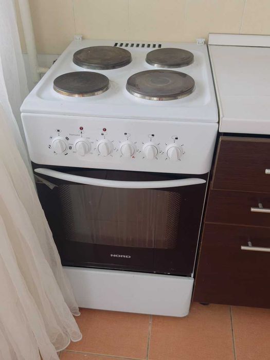 Продам электрическую плиту Б\У
