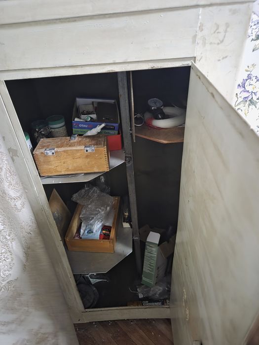 Продам железный сеиф