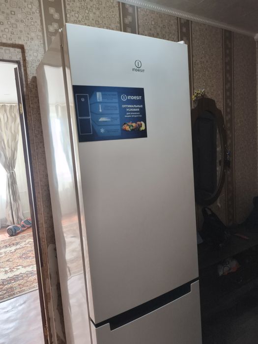 Продам холодильник Indesit